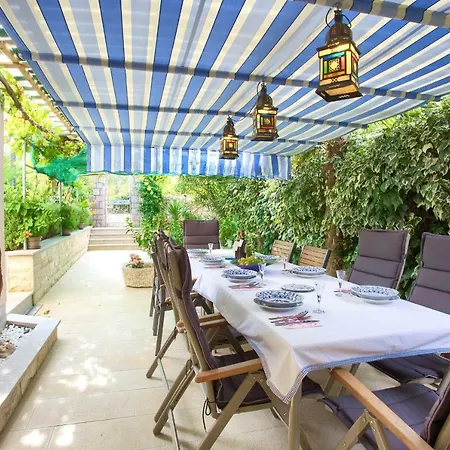 House Maria * Пинезичи