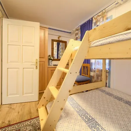 House Maria * Пинезичи