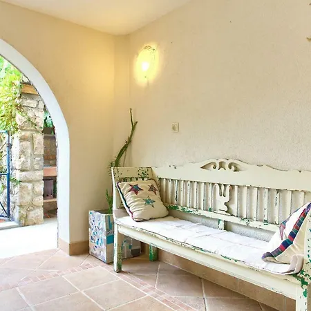 House Maria Дом отдыха Пинезичи